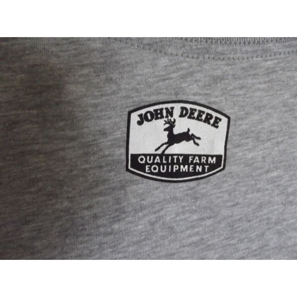John Deere T-shirt Womens Sz Medium Farmers Feeding America Graphic gray heather - Picture 7 of 7
